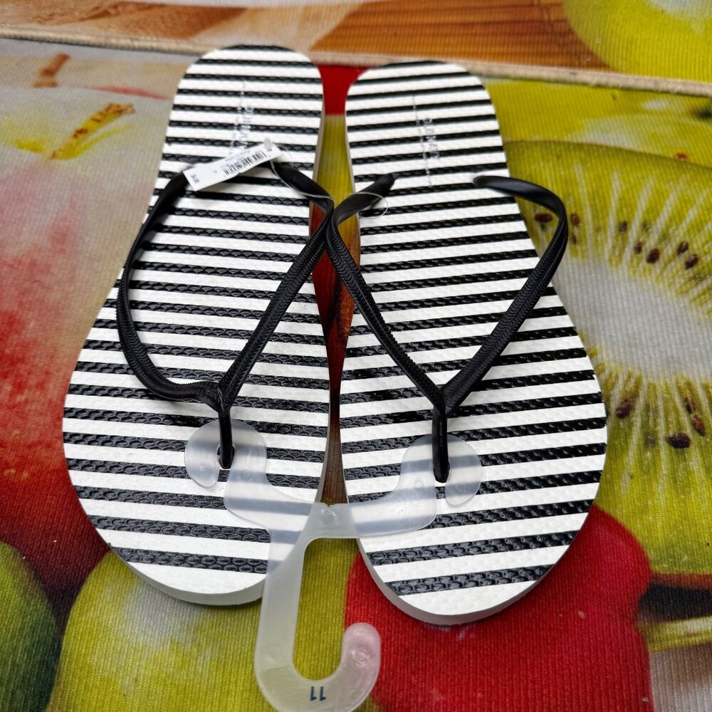 Old Navy Womens Size 11 Black/White Striped Flip-Flops